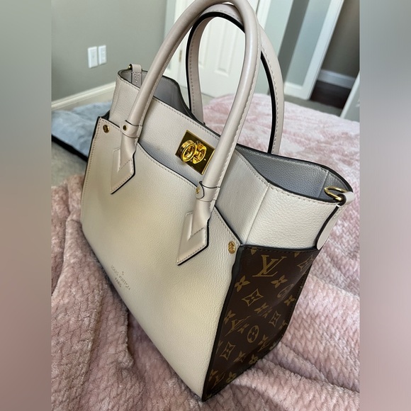 LOUIS VUITTON On My Side MM purse - Picture 1 of 16